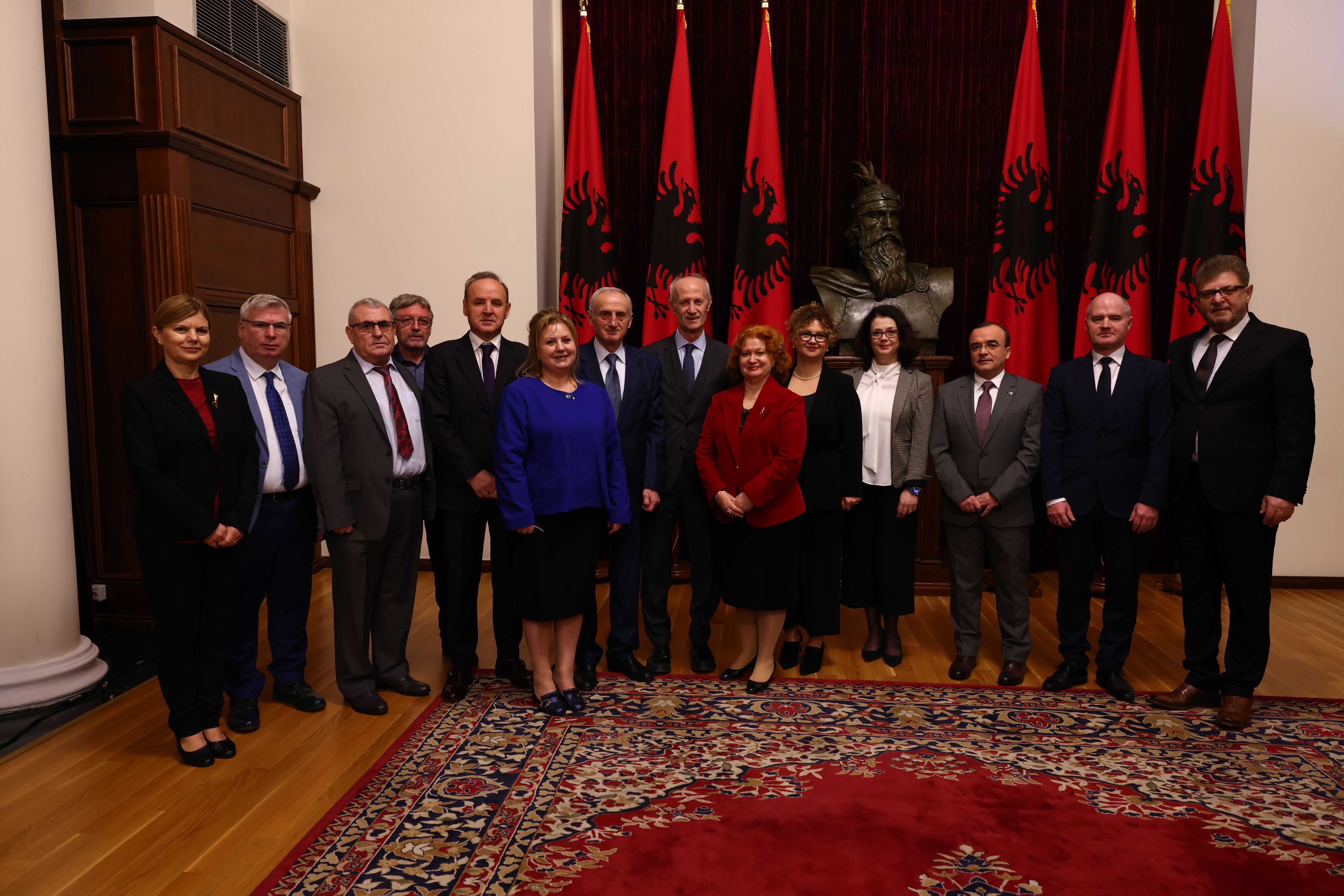 Dhënia e titullit të nderit “Mjeshtër i Madh” nga Presidenti i Republikës së Shqipërisë